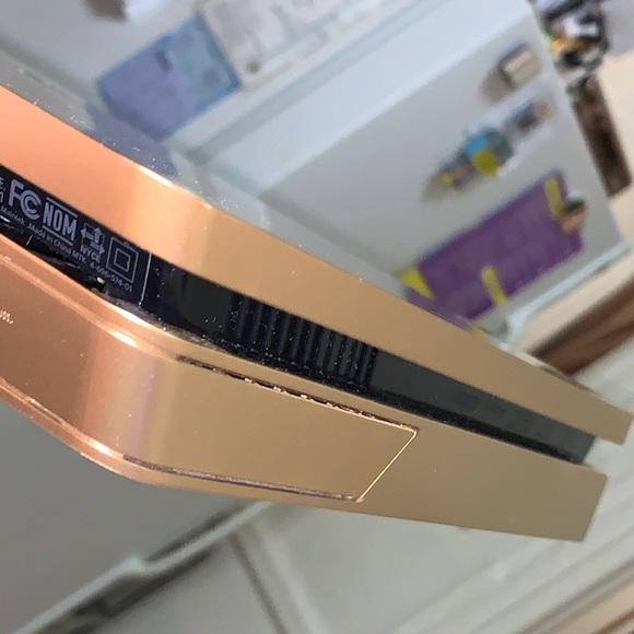 PlayStation 4 - LIMITED EDITION - GOLD 2TB - Picture 5 of 8